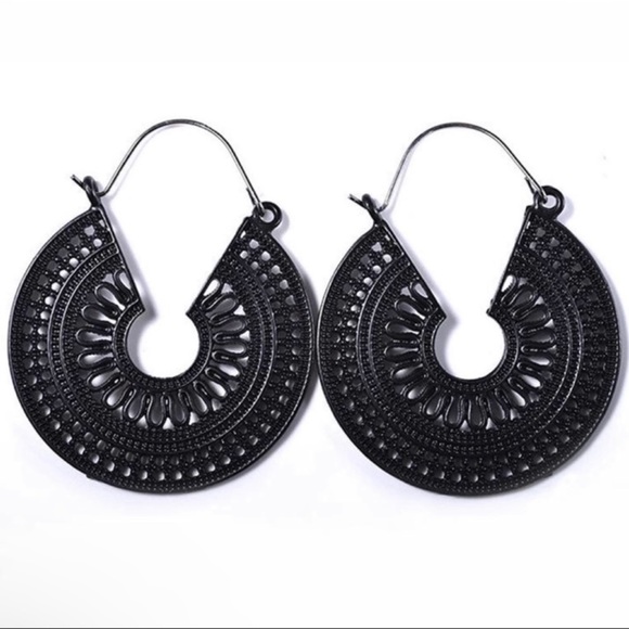 Jewelry - NEW Womens Black Earrings